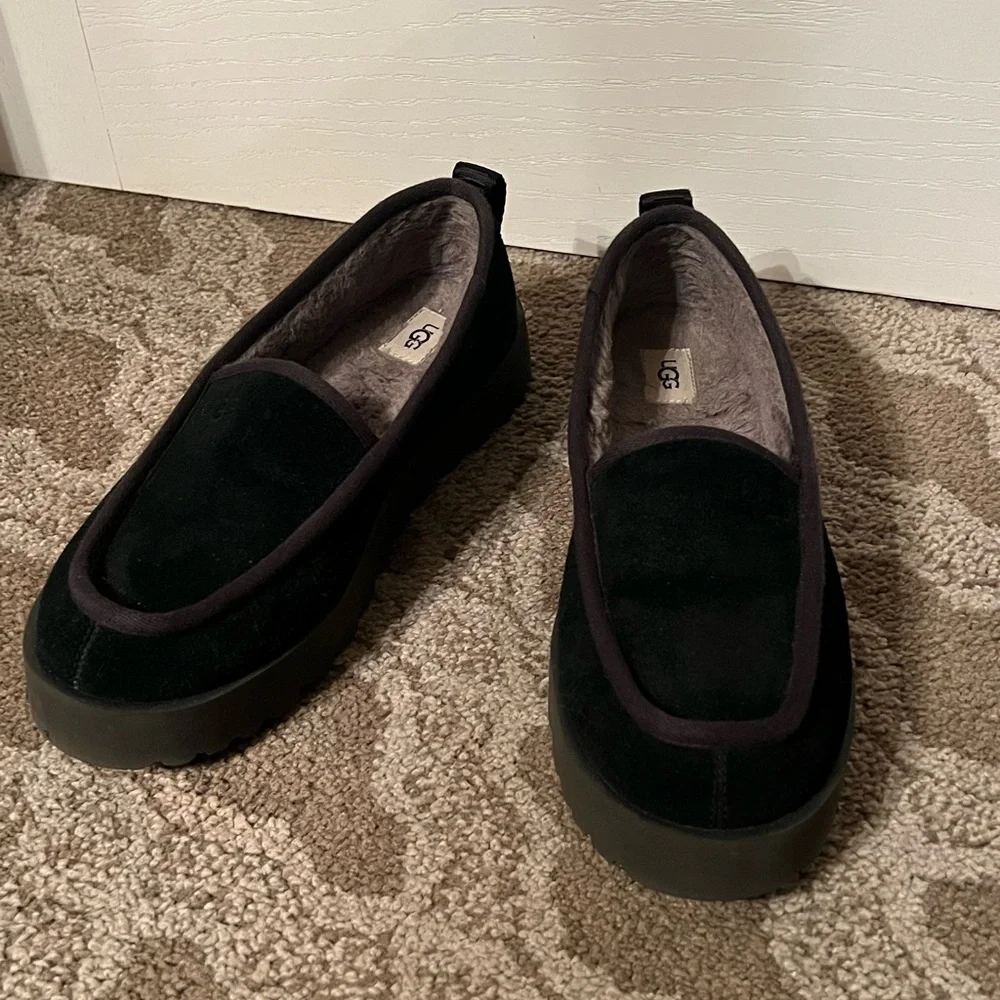 UGG Slippers-Size 9 - Picture 1 of 10